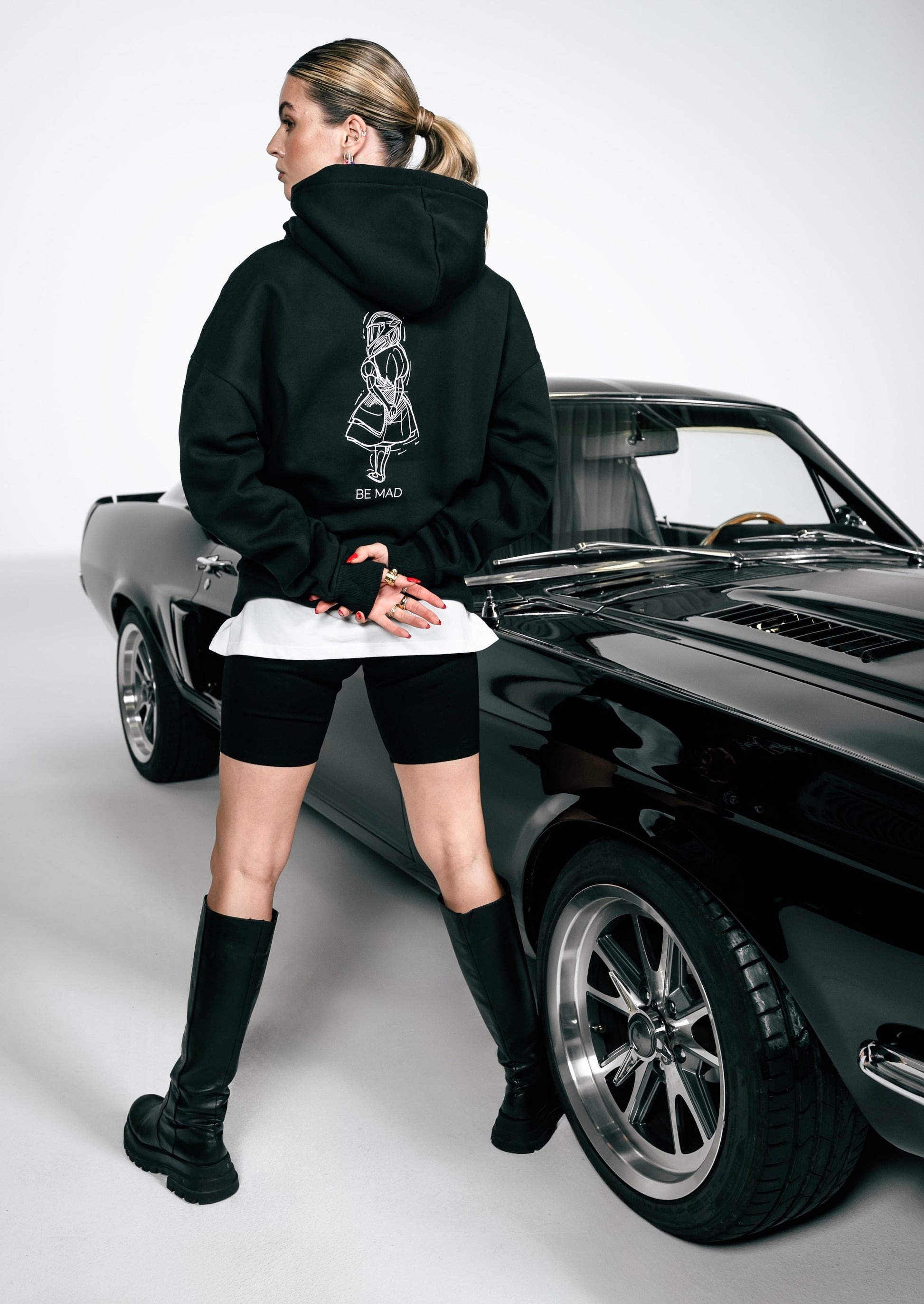 Patments Pàtments Hoodies Hoodie Freundin herren damen unisex bedrucken druck kaufen Mode dr.patma drpatma Alice wonderland black schwarz weiß Köln instagram online-shop patma Nadine wimmer oversized modisch motorcycle Motorrad leftlane grenzgaenger